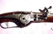 Detail kolečkového zámku na pistoli z doby třicetileté války.