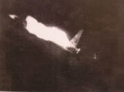 Sestřelený a hořící Wellington T2990 na záznamu z fotokulometu německého nočního stíhače