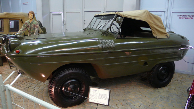 Prototyp obojživelného vozu Škoda 972