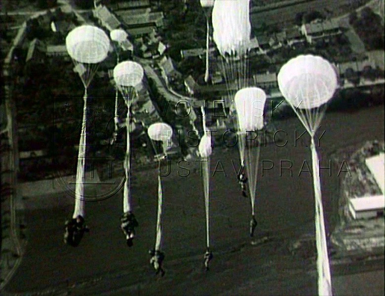 Film „Generace na padácích“