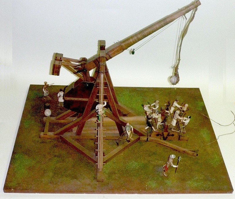 Model středověkého obléhacího praku – trebuchetu