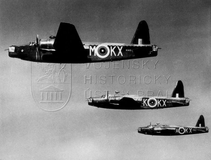 britský bombardér Vickers Wellington Mk. I C (dobová fotografie)