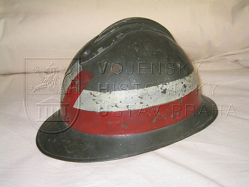 Přilby z Českého národního povstání 1945
