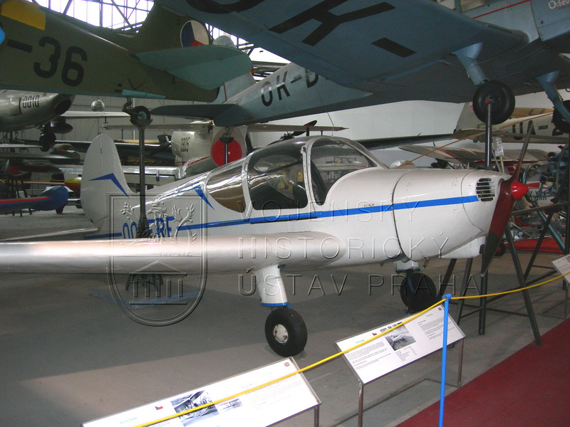 Letoun Zlín Z-22 Junák