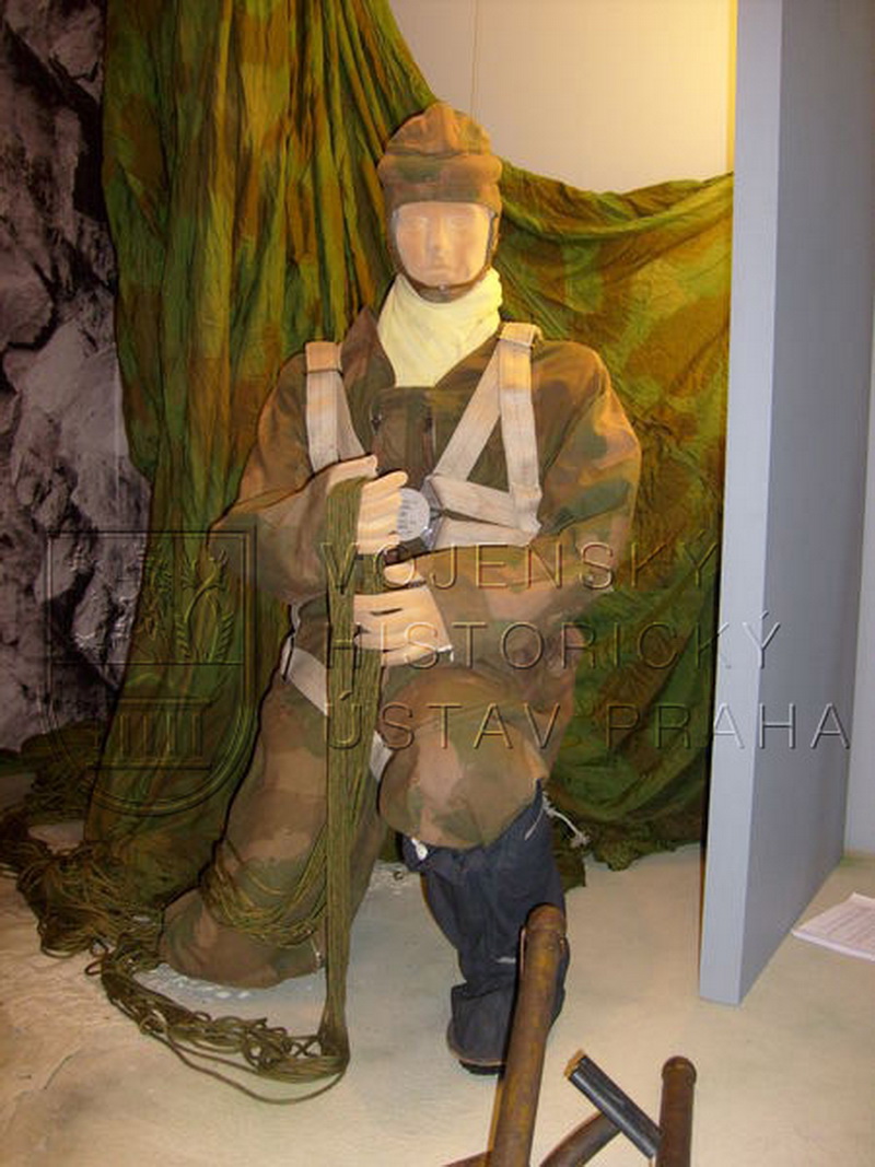 Britská kombinéza parašutisty výsadku Antimony, 1942