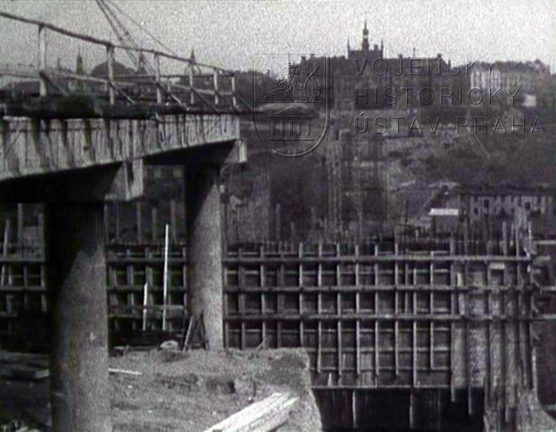 Film „Pomoc Praze“