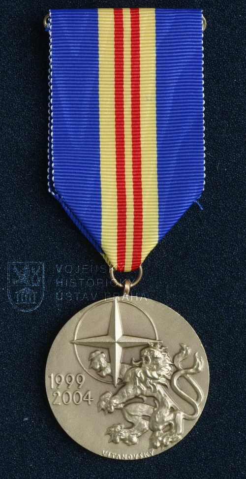 Pamětní odznak NATO 1999-2004