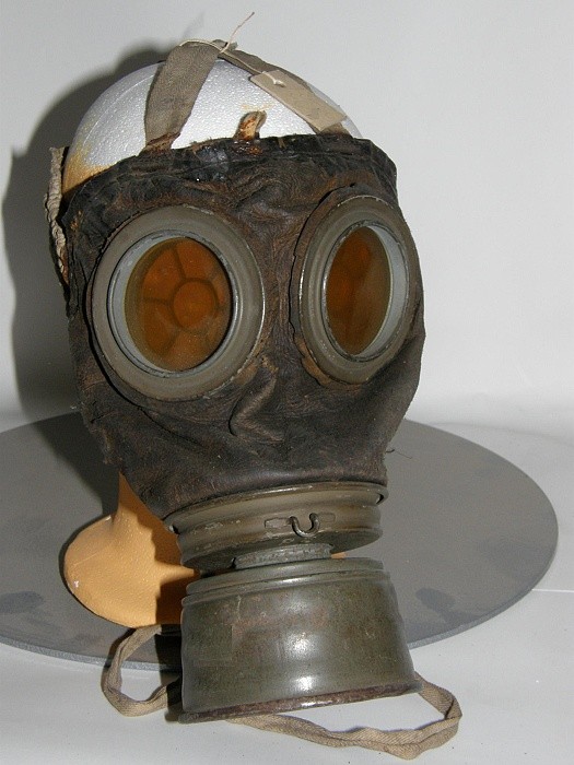 Německá vojenská ochranná maska GM-17 Ledermaske