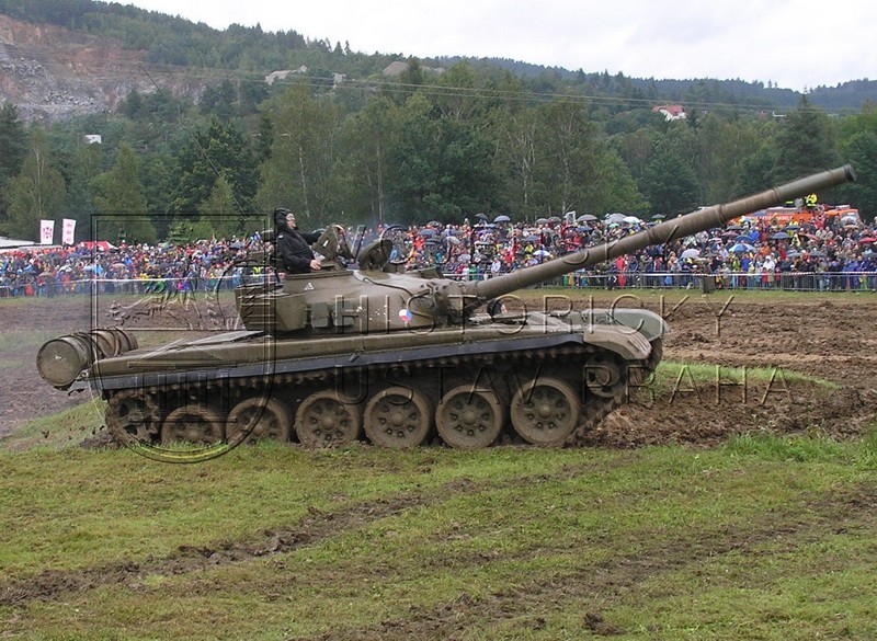 Střední tank T-72