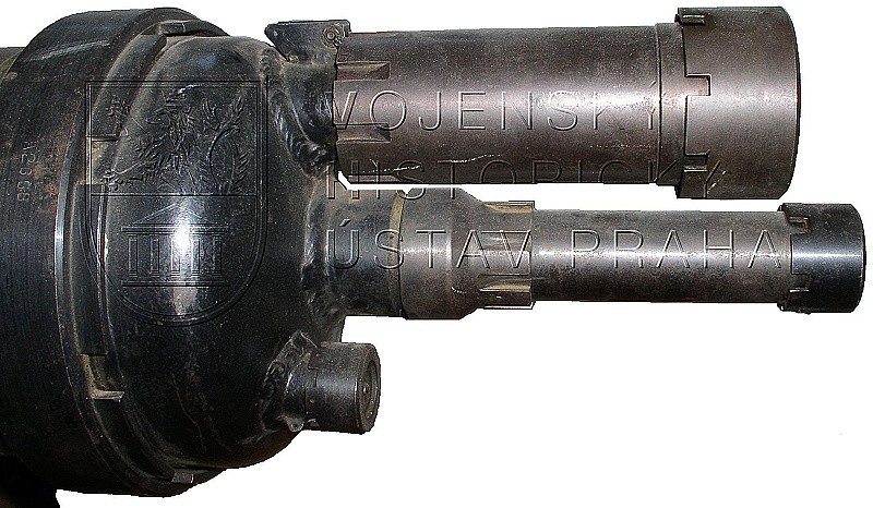 Sovětský plamenomet TPO-50 (detail trysky)