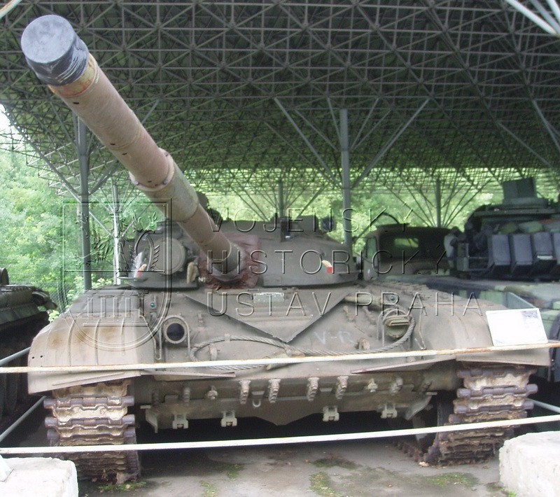 Střední tank T-72