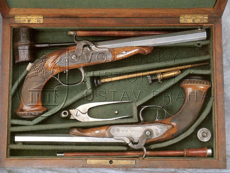 Pár soubojových pistolí s perkusními zámky; kolem 1830