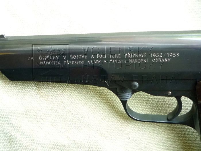 7,62mm pistole vz. 52 (detail věnování)