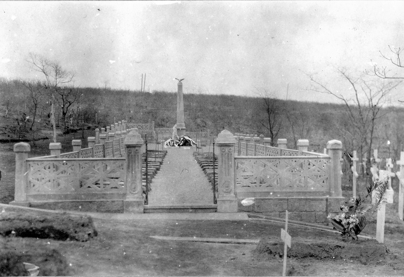 Československý válečný hřbitov na Mořském hřbitově ve Vladivostoku, slavnostně otevřený 25. 4. 1919. FOTO: VHÚ