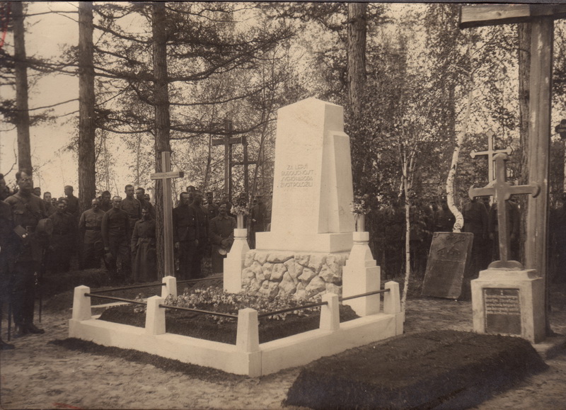 V Mariinsku byly zbudovány celkem tři náhrobky, jeden na ruském pravoslavném a dva na polském katolickém hřbitově. FOTO: VHÚ