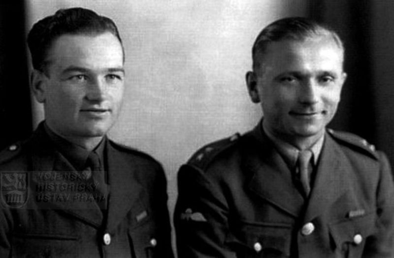 Rotmistři Jan Kubiš a Josef Gabčík, 1941