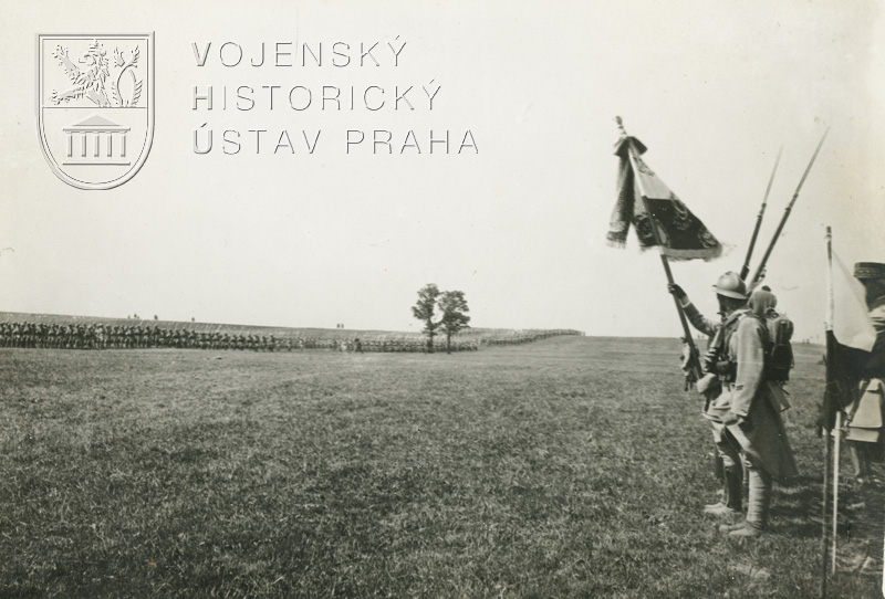 Působivé slavnostní defilé na závěr ceremonie. Foto: sbírka VHÚ.