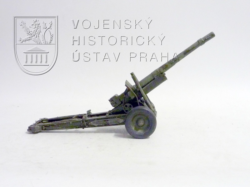 Model 152 mm kanonové houfnice vzor 37