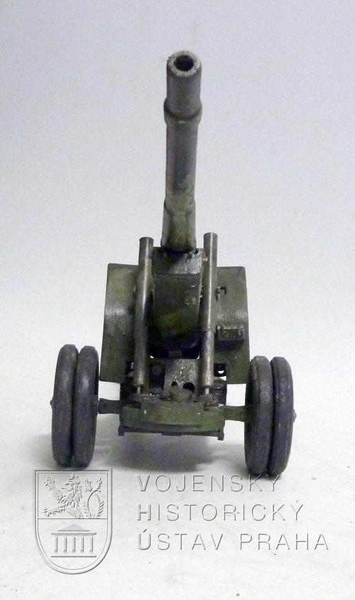 Model 152 mm kanonové houfnice vzor 37