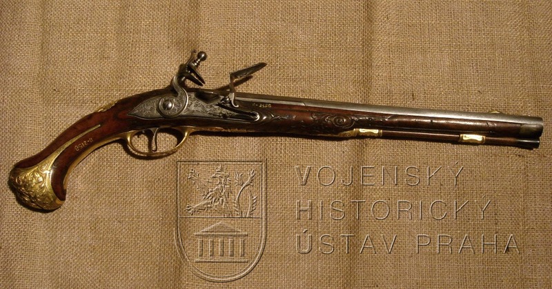 Pistole s francouzským křesadlovým zámkem, J. Hätischweiler, Karlovy Vary, kolem 1740