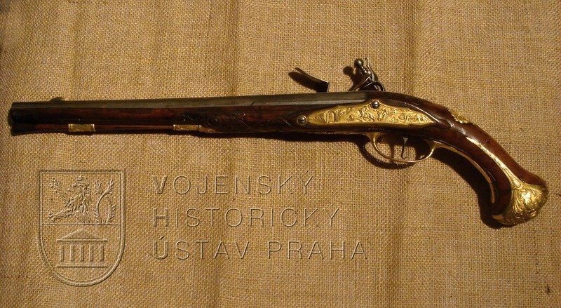 Pistole s francouzským křesadlovým zámkem, J. Hätischweiler, Karlovy Vary, kolem 1740