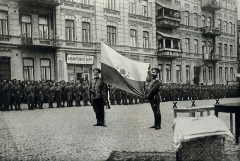 Rozvinutý prapor České družiny.
FOTO: sbírka VHÚ
