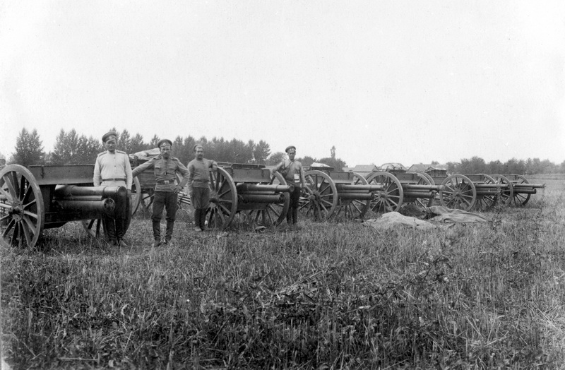 3. baterie 1. čs. dělostřeleckého divisionu. Třípalcová rychlopalná děla vzor 1902. Tyranovka, podzim 1917. Foto sbírka VHÚ.