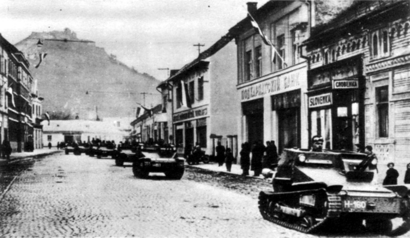 Maďarská armáda obsazuje jih Podkarpatské Rusi po Vídeňské arbitráži na podzim 1938. Foto sbírka VHÚ.