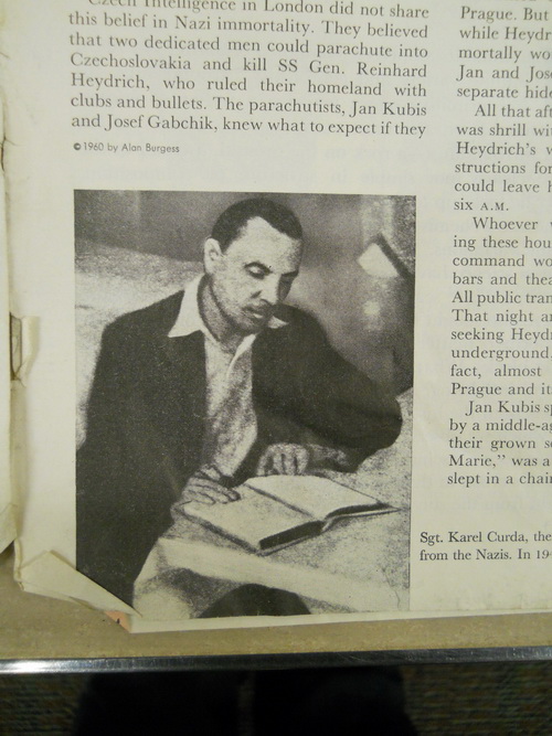 Neznámá fotografie Karla Čurdy, která vyšla v roce 1960 v článku Alana Burgesse They killed Heydrich v americkém magazínu The Saturday Evening Post. S největší pravděpodobností jde o snímek z roku 1939.