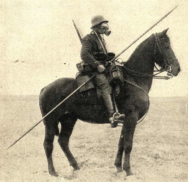 1. světová válka – spojení středověku a moderní doby, německý hulán s ochrannou masku. Foto sbírka VHÚ.