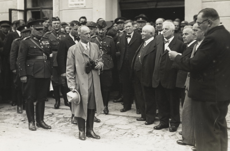 Prezident Edvard Beneš na závěrečných cvičeních v roce 1936 v severovýchodních Čechách. Nejvyšší rada obrany státu se shodla na všech zásadních usneseních na jaře 1936 za jeho předsednictví.  FOTO: sbírka VHÚ Praha