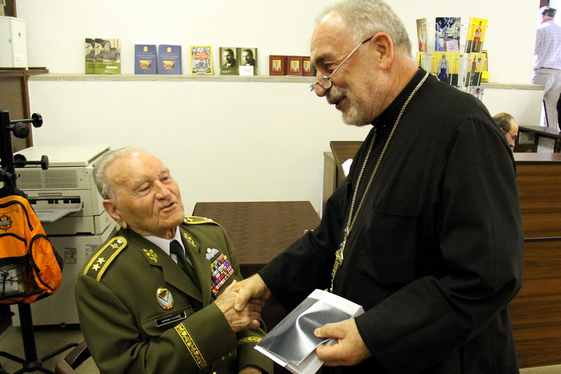 J. Klemeš a děkan Chrámu sv. Cyrila a Metoděje Jaroslav Šuvarský