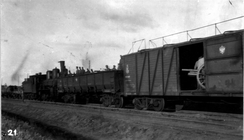 První sestava obrněného vlaku 1. pluku, pozdější slavný ORLÍK. Foto sbírka VHÚ.
