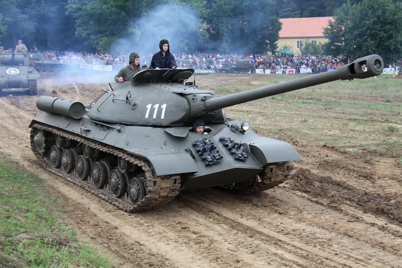 IS-3 přinesl revoluční řešení především u věže tanku, která měla nižší a výrazně oblejší profil než všechny předchozí typy