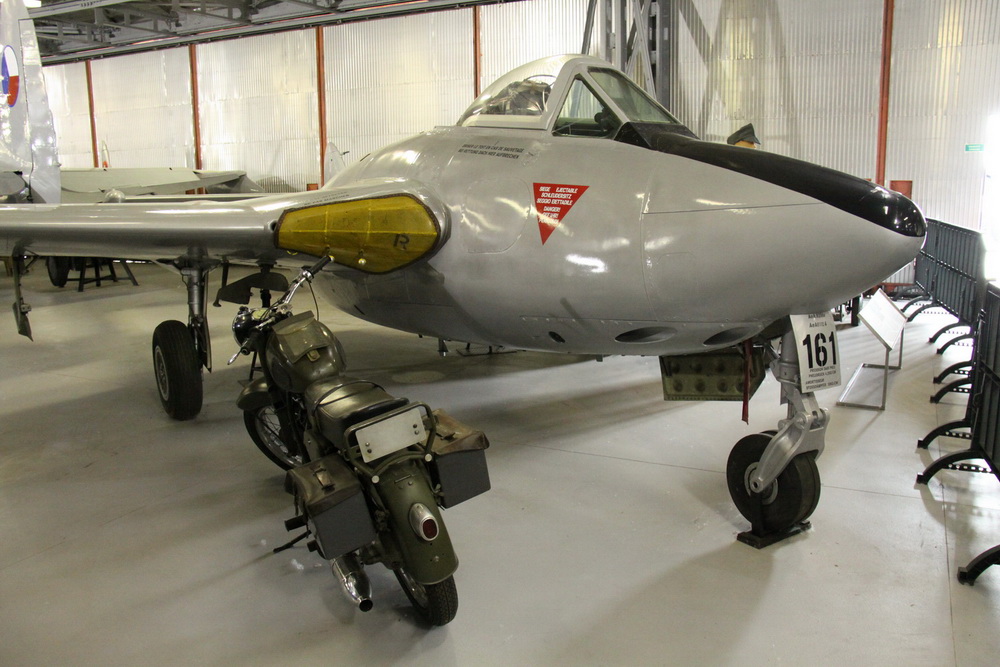 De Havilland DH-100 Vampire 
- stíhací letoun, Velká Británie / 1952
