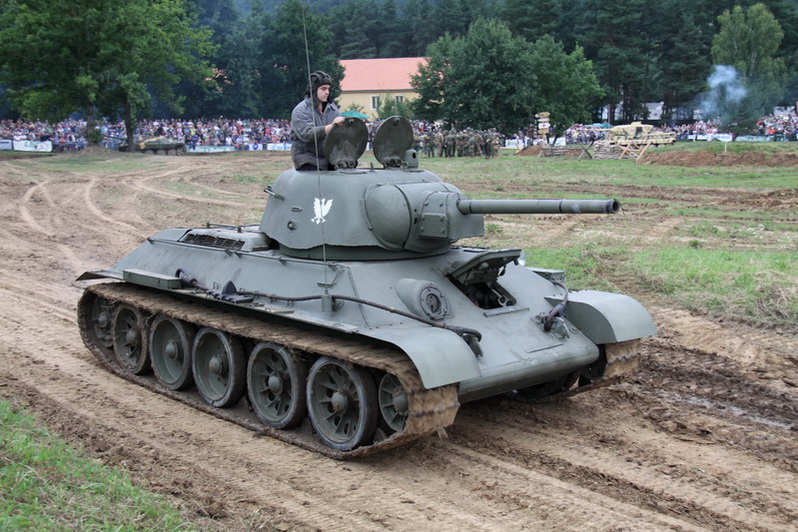 Sovětský střední tank T-34/76 vz. 1942/43. Tento typ věže byl vyráběn pouze do roku 1944. 