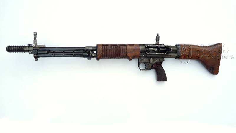 Německá výsadkářská puška FG 42 (Fallschirmjägergewehr 42)