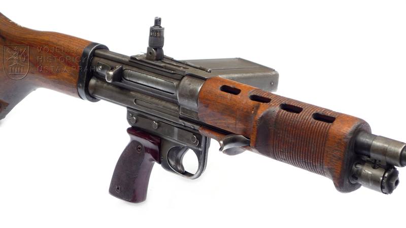 Německá výsadkářská puška FG 42 