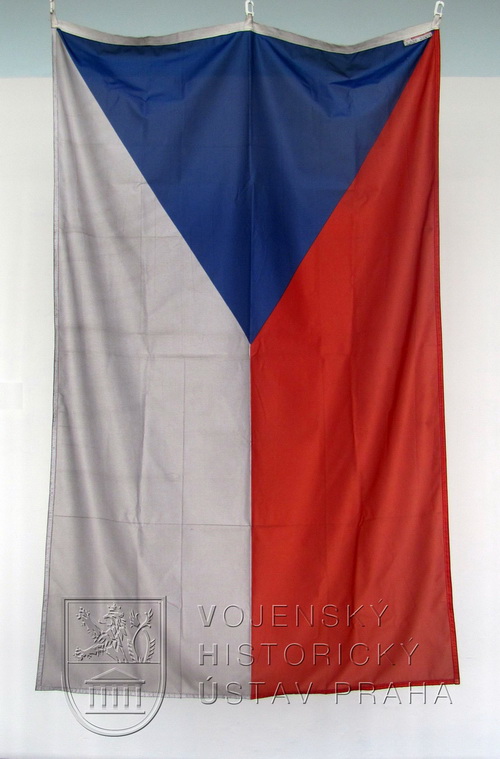 Vlajka České republiky ze základny ISAF KAIA