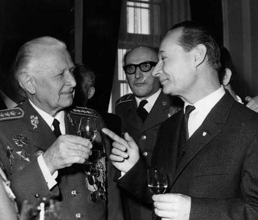 Setkání bývalých příslušníků čs. armádního sboru v SSSR 5. února 1968 na Pražském
hradě, zleva prezident republiky armádní generál Ludvík Svoboda a první tajemník ÚV KSČ Alexander Dubček (foto VÚA–VHA)
