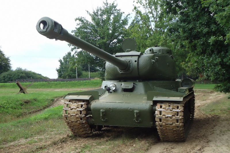 IS-122 v lešanské aréně