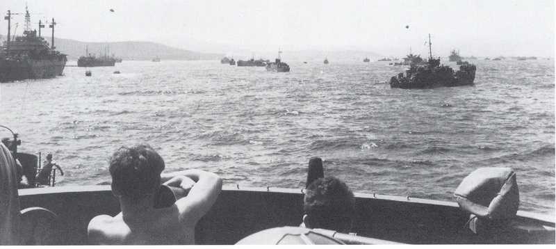 Spojenecký konvoj blížící se k břehům francouzské Riviéry čítal téměř 900 válečných lodí a na 1400 vyloďovacích plavidel. 