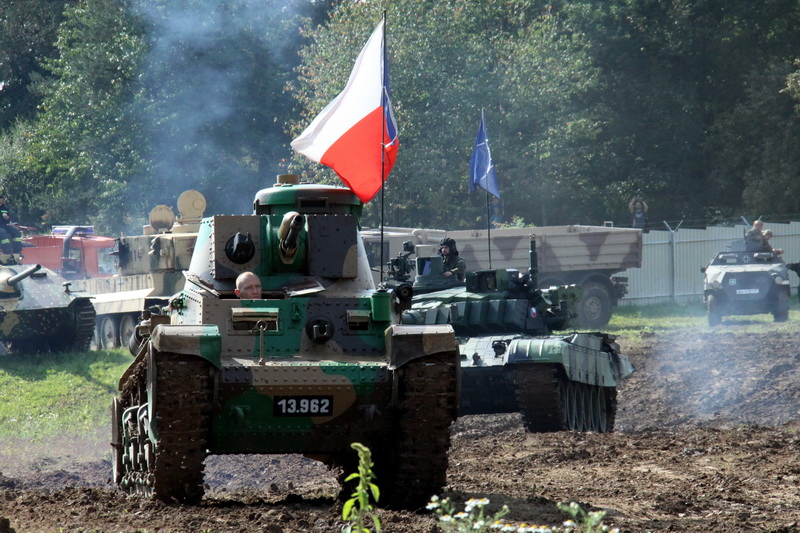 Tank Lt-35 v úvodu Tankového dne