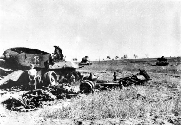 Sovětské střední tanky T-34/85 zničené v bojích u Ořechova po 20. dubnu 1945