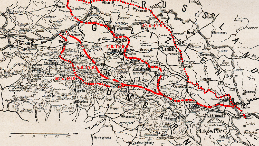 Mapa postupu německých a rakousko-uherských vojsk během dvou měsíců od zahájení ofenzívy z prostoru Gorlice a Tarnówa. Do konce června 1915 se podařilo nejen dobýt zpět téměř celou Halič i s jejím hlavním městem Lvovem, ale také postoupit do Ruského Polska ke Kraśniku a Zamośći. 