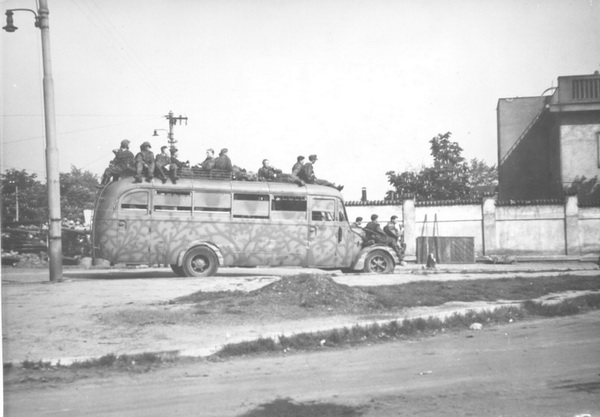 Ráno 9. května 1945 projížděla přes nynější křižovatku Želivského poslední německá kolona, která po kapitulaci předchozího dne opouštěla střed Prahy.
FOTO: Oldřich Cerha
