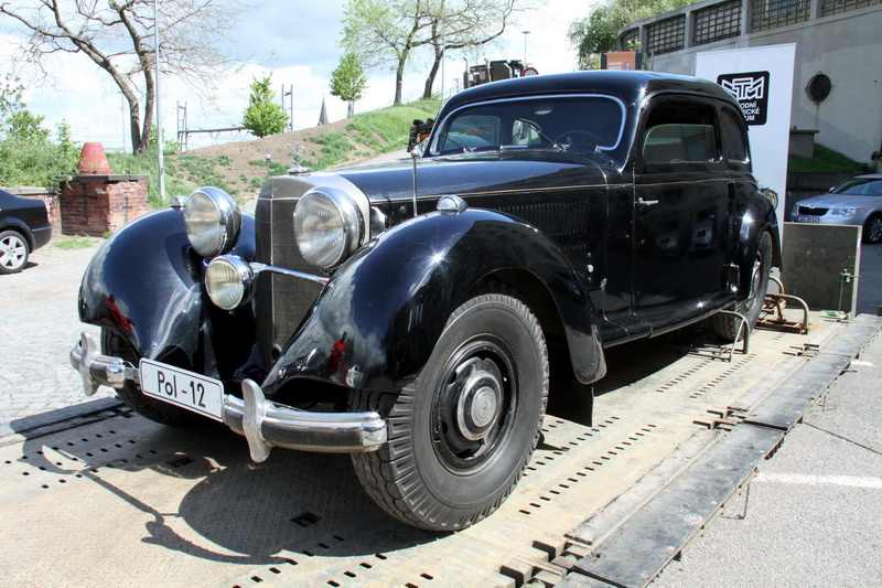 Při zahájení stál mimořádně před Armádním muzeem Žižkov automobil Mercedes, kterým jezdil K. H. Frank. Exponát zapůjčilo Národní technické muzeum.