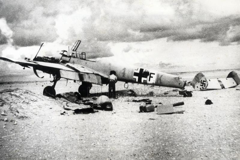 Zničený Bf 110 u El Alameinu, 1942