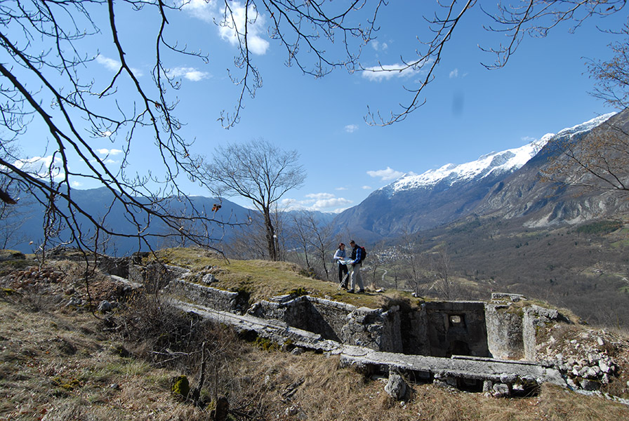 Venkovní expozice Čelo nad městem Bovec
(Foto: Nadace Cesty míru)
