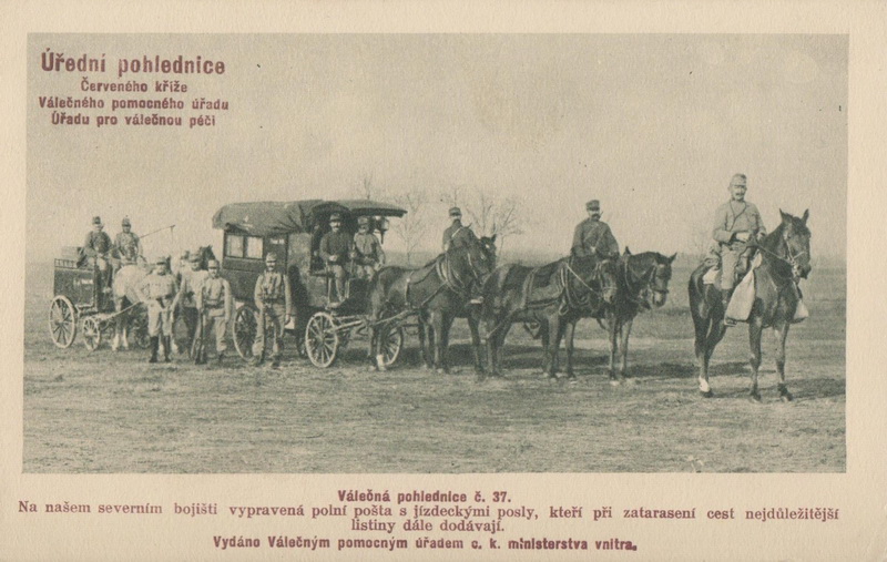 Vozy c. a k polní pošty. Úřední pohlednice Rakouského Červeného kříže, Válečného pomocného úřadu a Úřadu pro válečnou péči.
